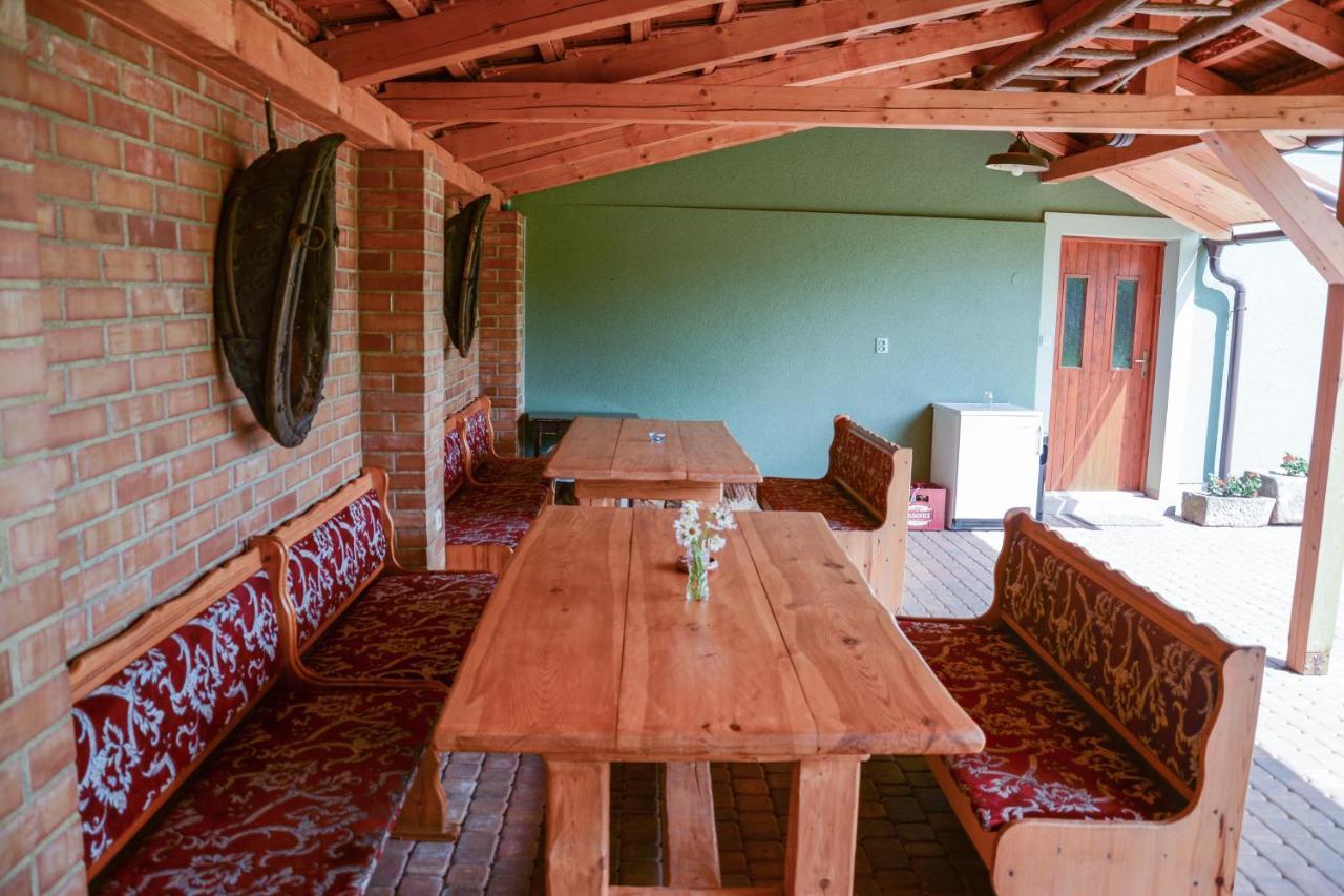 Stovka Bozanov Guest House ภายนอก รูปภาพ