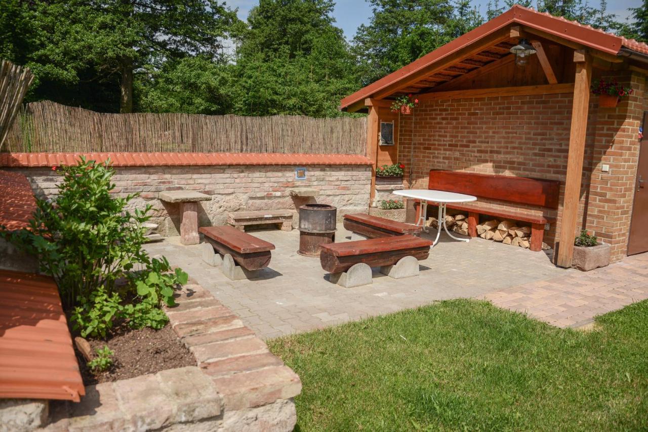 Stovka Bozanov Guest House ภายนอก รูปภาพ