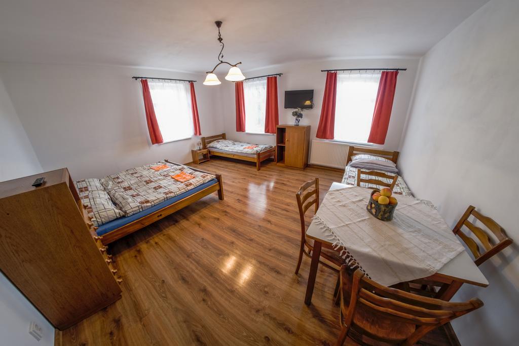 Stovka Bozanov Guest House ภายนอก รูปภาพ