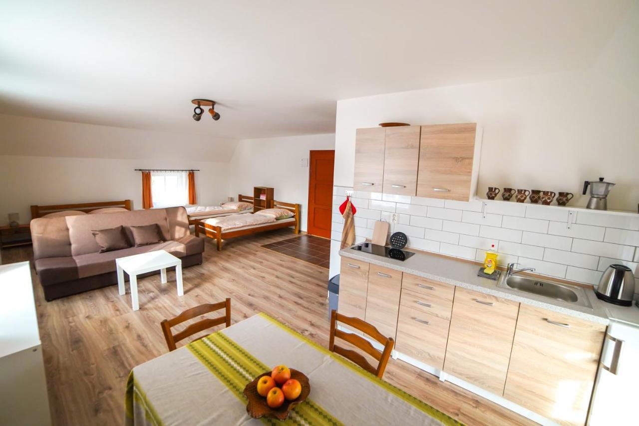 Stovka Bozanov Guest House ภายนอก รูปภาพ